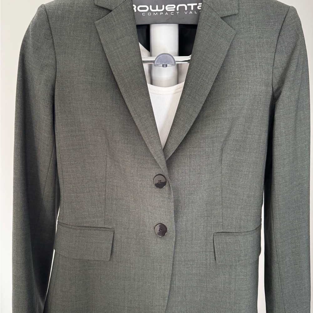 Theory Light Olive Single Breasted Slim Fit size 6- with trousers!